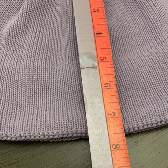 NWOT The Northface Lilac Beanie - Picture 7 of 8